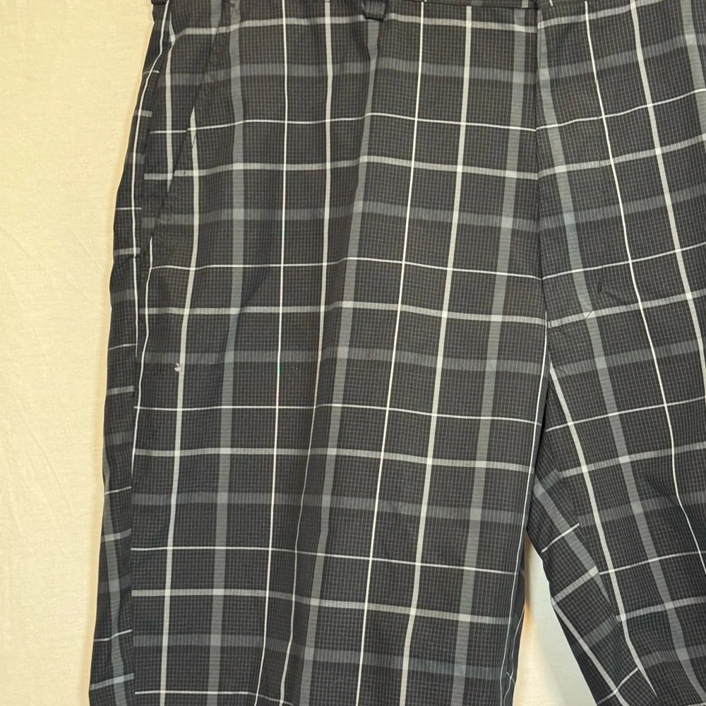 G-44 Men’s PGA Tpur Black Gray & White Plaid Summer Shorts‎ Size 36
